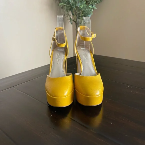 Kenneth Cole New York Women's Tatum Platform Pumps. - Picture 5 of 14